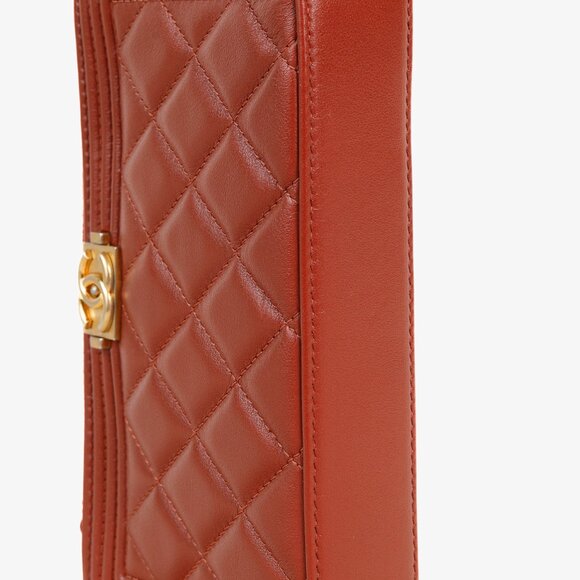 Chanel Red Grained Calfskin GHW Quilted Small Boy Clutch With Chain - Picture 4 of 13
